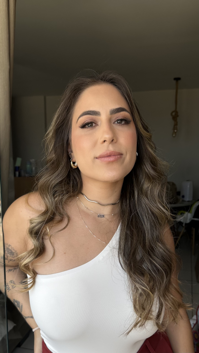 Maquiagem social com destaque nos olhos